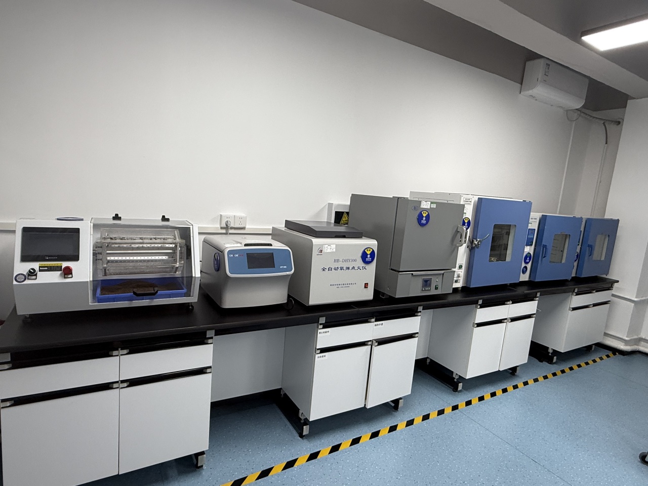 化學實驗室介紹(圖2) 化學實驗室介紹(圖2)