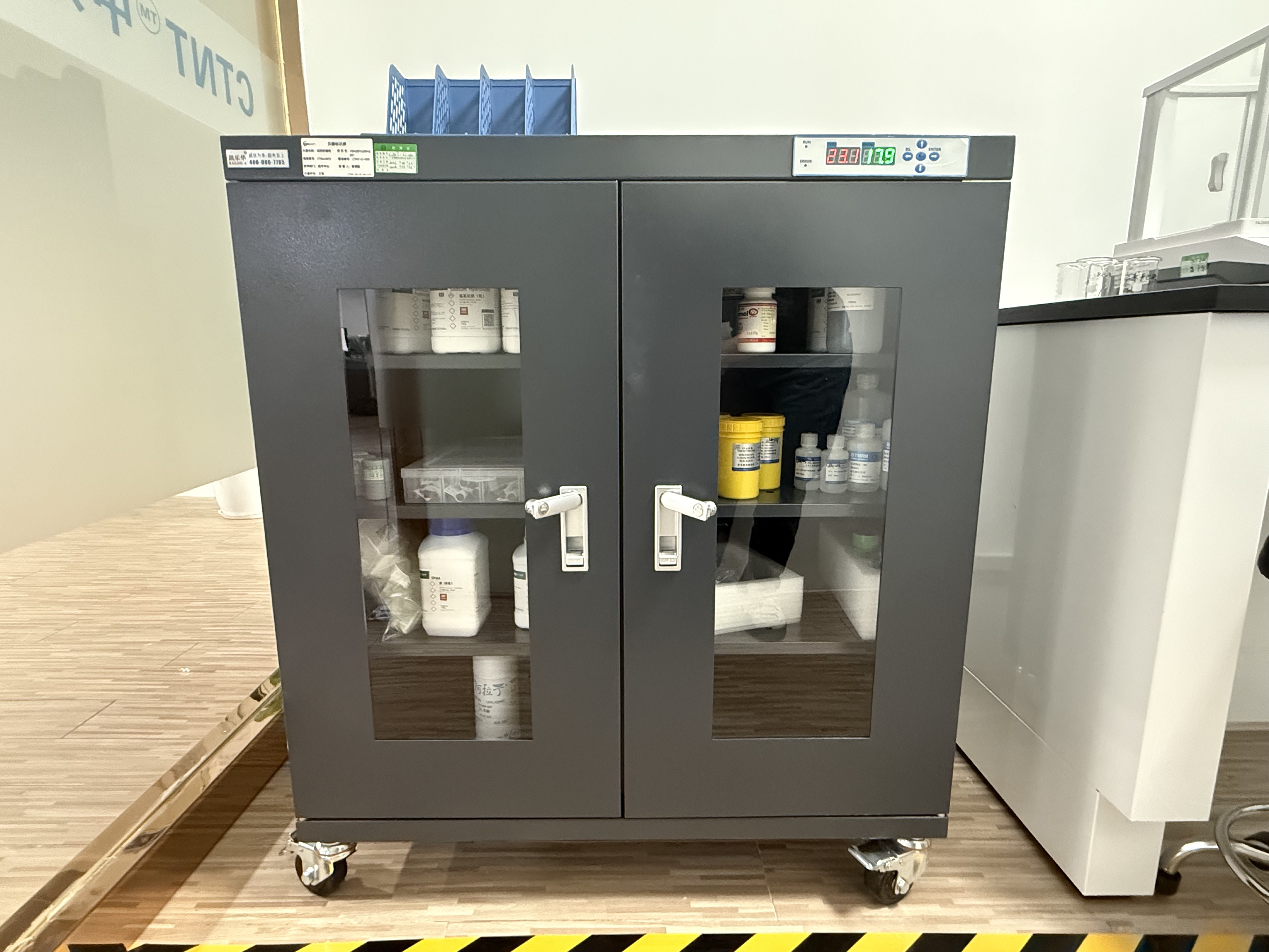 物理實驗室介紹(圖4) 物理實驗室介紹(圖4)