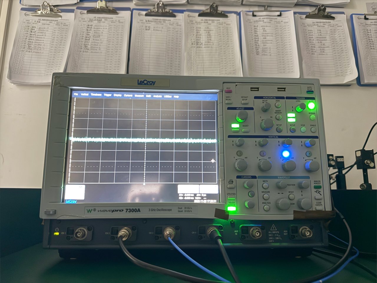 光學(xué)實驗室介紹(圖1) 光學(xué)實驗室介紹(圖1)